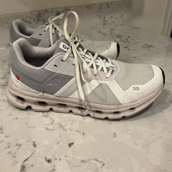 On cloud cloudrunnner shoes - Picture 5 of 10